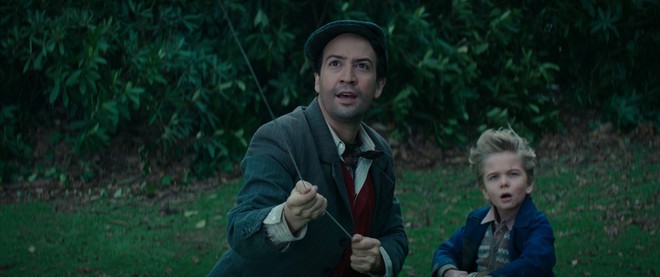 Vừa thắng lớn tại Oscar, Disney tung ngay teaser trailer đầu tiên của át chủ bài Mary Poppins Returns - Ảnh 3.