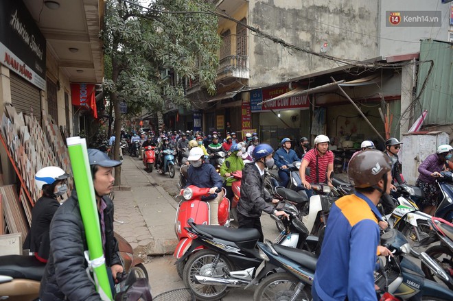 H&agrave; Nội: &Ugrave;n tắc kinh ho&agrave;ng tr&ecirc;n đường V&agrave;nh đai 3, h&agrave;ng ngh&igrave;n phương tiện ch&ocirc;n ch&acirc;n từ s&aacute;ng sớm - Ảnh 15.