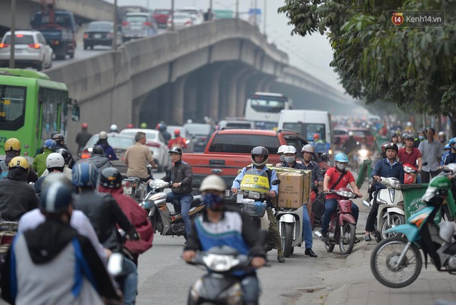 Hà Nội: Ùn tắc kinh hoàng trên đường Vành đai 3, hàng nghìn phương tiện chôn chân từ sáng sớm - Ảnh 14.