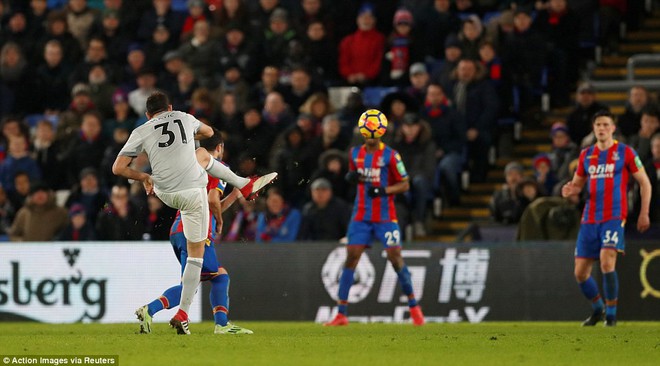 Man Utd ngược dòng nghẹt thở, đòi lại vị trí thứ hai - Ảnh 14.