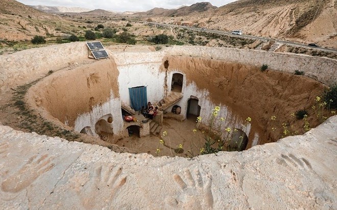 Những ngôi nhà dưới lòng đất còn sót lại tại Tunisia sau hàng thế kỷ - Ảnh 1.