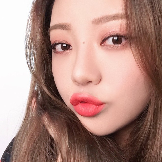 Con g&aacute;i ch&acirc;u &Aacute; đang m&ecirc; mệt 5 kiểu đ&aacute;nh mắt đơn giản nhưng ăn ảnh hết mức n&agrave;y - Ảnh 15.
