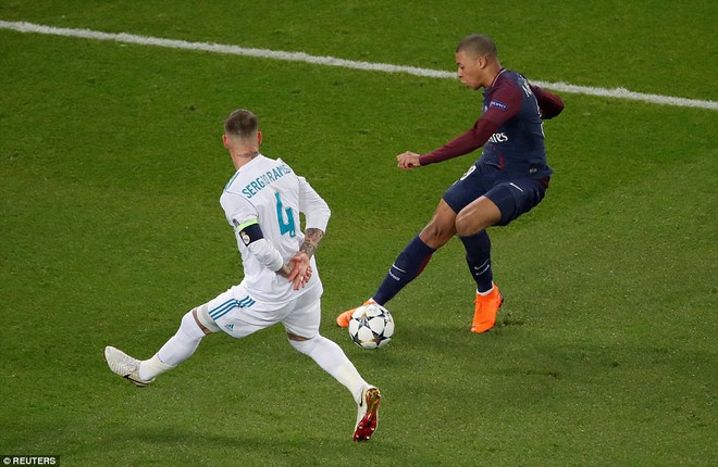 Ronaldo lại ghi bàn, chính thức đá bay nhà giàu PSG khỏi Champions League - Ảnh 3.