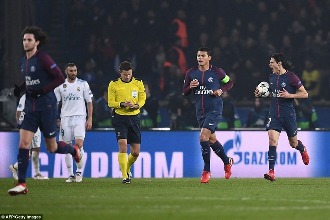 Ronaldo lại ghi bàn, chính thức đá bay nhà giàu PSG khỏi Champions League - Ảnh 12.