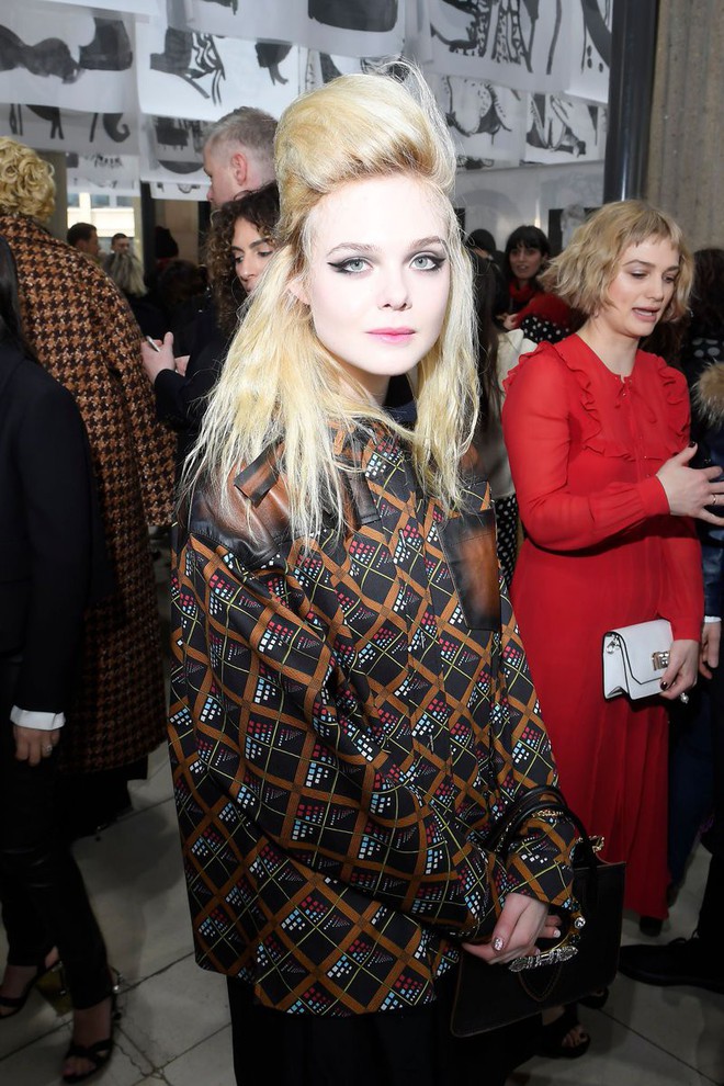 Mặt tr&ograve;n gấp đ&ocirc;i v&agrave; ch&acirc;n to gấp rưỡi Keia Gerber, Elle Fanning vẫn nghiễm nhi&ecirc;n l&agrave;m vedette của Miu Miu - Ảnh 7.