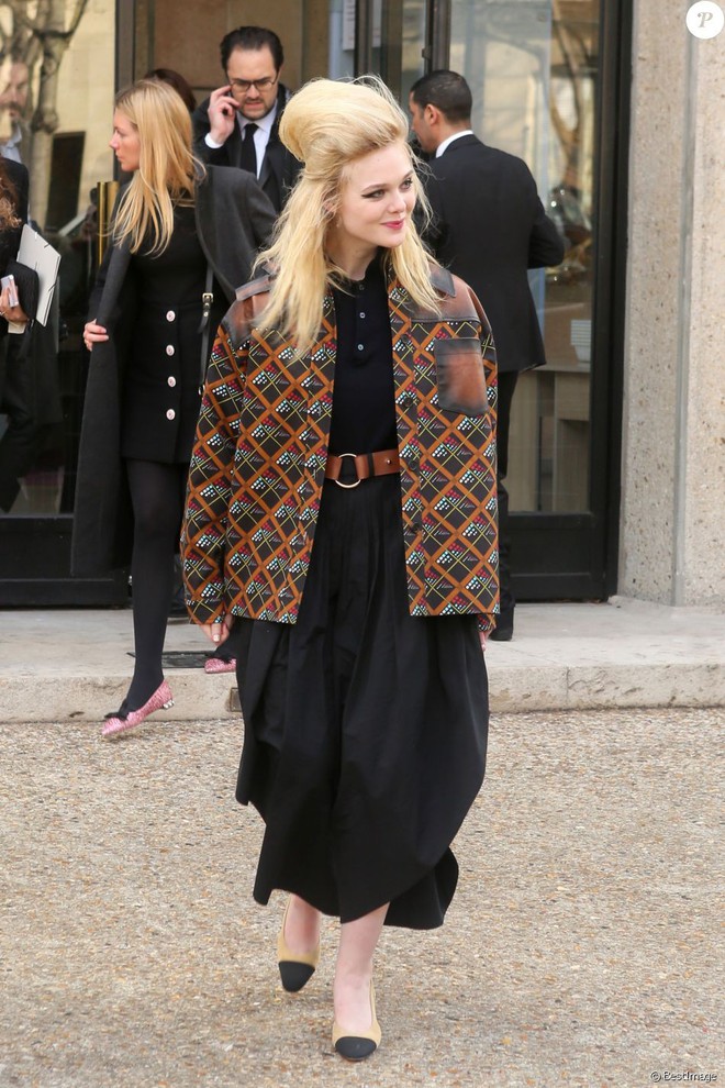 Mặt tr&ograve;n gấp đ&ocirc;i v&agrave; ch&acirc;n to gấp rưỡi Keia Gerber, Elle Fanning vẫn nghiễm nhi&ecirc;n l&agrave;m vedette của Miu Miu - Ảnh 8.