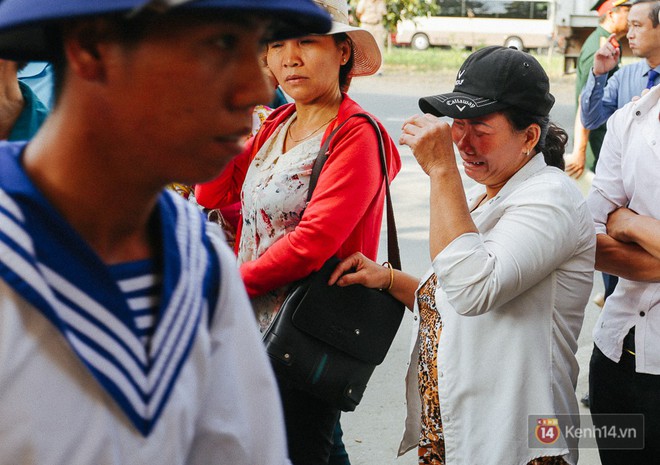 Tốt nghiệp loại giỏi, có công việc lương khá nhưng 2 cô gái xinh đẹp vẫn nộp đơn nhập ngũ, hòa cùng gần 4.000 tân binh tại Sài Gòn - Ảnh 20.