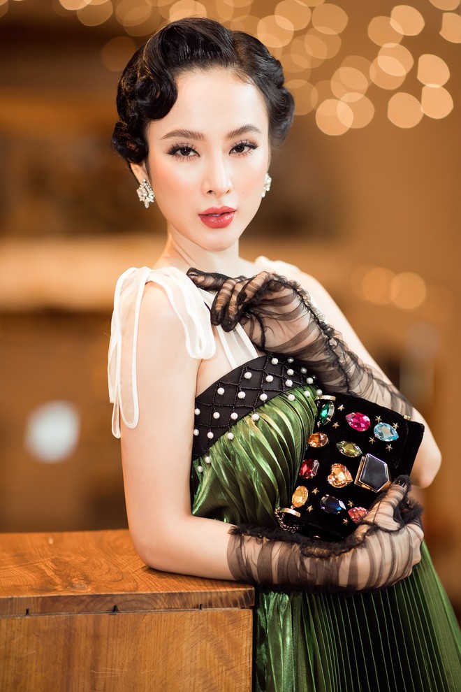 Không cần diện đồ bó sát khoe vòng ba ngoại cỡ, Angela Phương Trinh vẫn là tâm điểm với phong cách cổ điển - Ảnh 3.