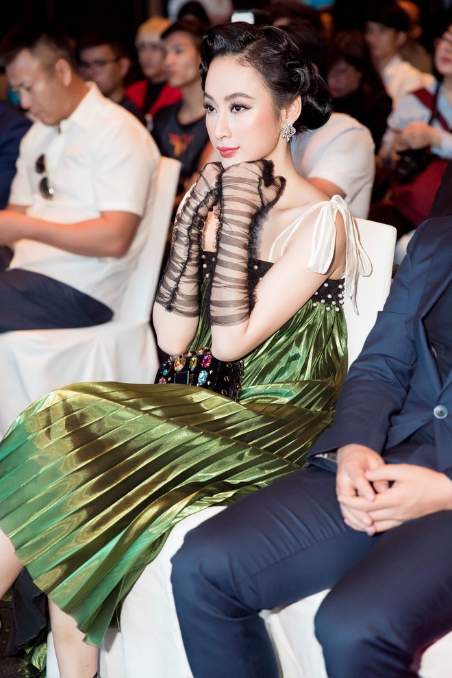 Kh&ocirc;ng cần diện đồ b&oacute; s&aacute;t khoe v&ograve;ng ba ngoại cỡ, Angela Phương Trinh vẫn l&agrave; t&acirc;m điểm với phong c&aacute;ch cổ điển - Ảnh 8.