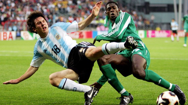 Bộ sưu tập gi&agrave;y thi đấu độc nhất từng được Messi sở hữu - Ảnh 1.