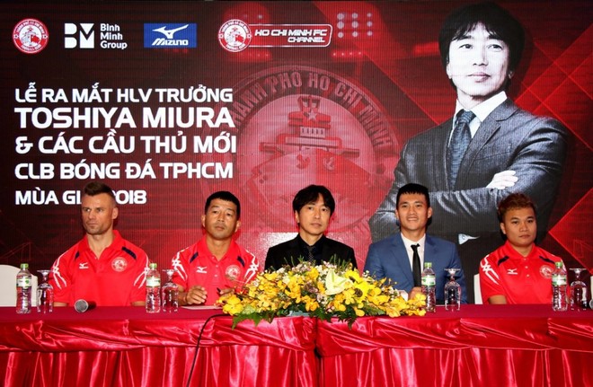 Vì sao Công Vinh “đá quả bóng áp lực” lên HAGL, Hà Nội FC? - Ảnh 2.