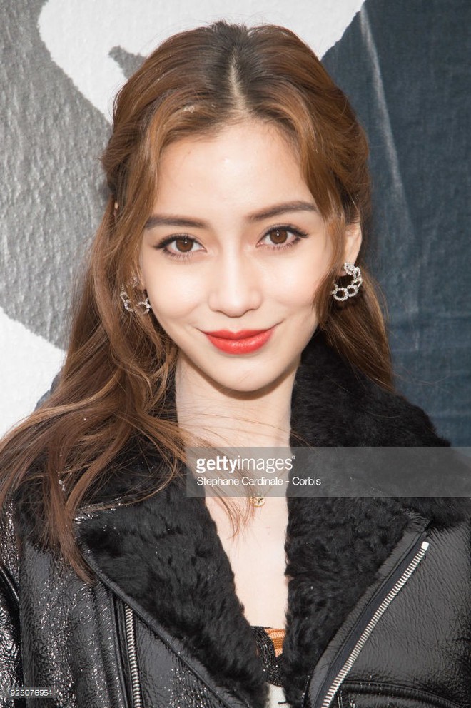 Ảnh Angela Baby kh&ocirc;ng photoshop tại Paris: Đẹp đẳng cấp từng milimet, lung linh như c&ocirc;ng ch&uacute;a bước ra từ cổ t&iacute;ch - Ảnh 4.