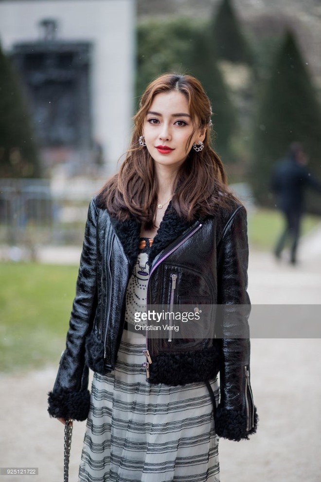 Ảnh Angela Baby không photoshop tại Paris: Đẹp đẳng cấp từng milimet, lung linh như công chúa bước ra từ cổ tích - Ảnh 3.