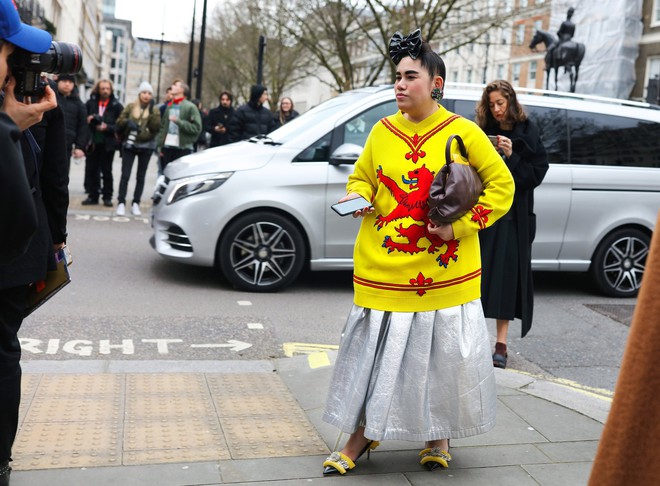 Tròn trịa đã sao? Nàng fashionista béo này vẫn được Vogue tán tụng là ngôi sao của Fashion Week - Ảnh 1.