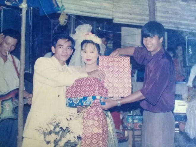 Ch&ugrave;m ảnh: Cư d&acirc;n mạng khoe ảnh cưới nhuốm m&agrave;u thời gian v&agrave; ho&agrave;i niệm của bố mẹ - Ảnh 5.