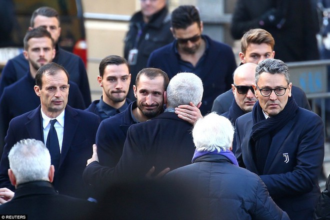 Buffon rơi nước mắt tiễn đưa đội trưởng Fiorentina vừa đột ngột qua đời - Ảnh 4.