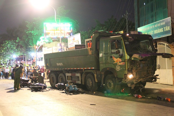 Khởi tố tài xế xe ben gây tai nạn kinh hoàng khiến 6 người thương vong ở Sài Gòn - Ảnh 2.