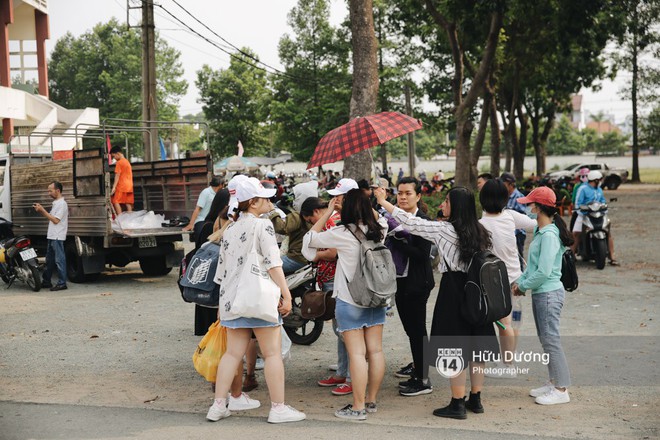 Fan nữ hú hét Chồng tui kìa khi thấy Quang Hải, Duy Mạnh U23 - Ảnh 1.