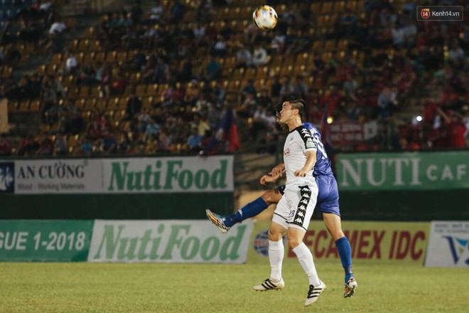 Chia điểm tr&ecirc;n s&acirc;n G&ograve; Đậu, H&agrave; Nội mất ng&ocirc;i đầu - Ảnh 7.