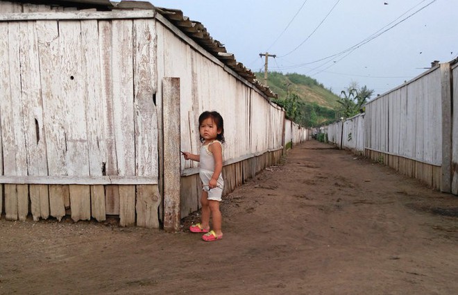 Chùm ảnh: Cuộc sống yên bình ở đất nước thần bí bậc nhất thế giới dưới ống kính của nhiếp ảnh gia Trung Quốc - Ảnh 9.