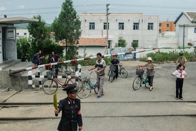 Chùm ảnh: Cuộc sống yên bình ở đất nước thần bí bậc nhất thế giới dưới ống kính của nhiếp ảnh gia Trung Quốc - Ảnh 27.