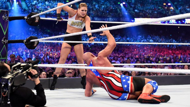 “Quái nữ” UFC Ronda Rousey  ra mắt thành công ở đấu trường WWE - Ảnh 5.