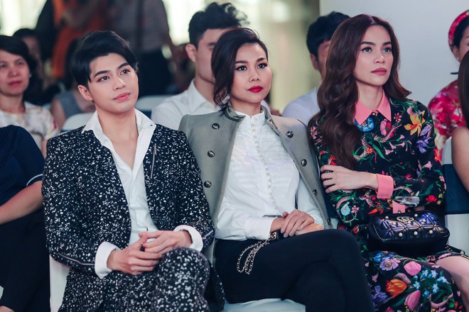 Trang điểm da trắng m&ocirc;i hồng xinh lung linh, Noo Phước Thịnh khiến fan ngỡ ng&agrave;ng chẳng nhận ra - Ảnh 5.