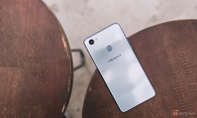 Mở hộp OPPO F7 màu bạc lấp lánh: Selfie bằng AI cực đẹp, màn hình FullView kèm tai thỏ như iPhone X - Ảnh 11.