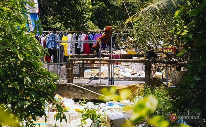 Sân bay Tân Sơn Nhất đối mặt với nguy cơ ngập vào mùa mưa do hàng tấn rác thải bịt kín kênh thoát nước - Ảnh 4.