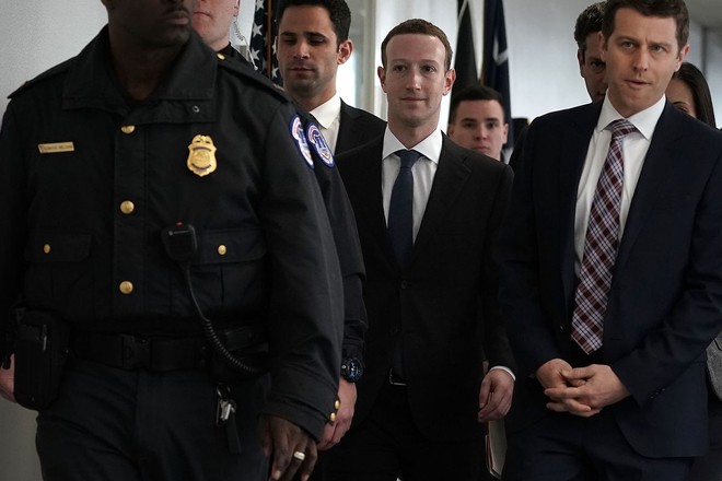 Mark Zuckerberg tự nhận luật Facebook dài quá nên người dùng thường không chịu đọc  - Ảnh 1.