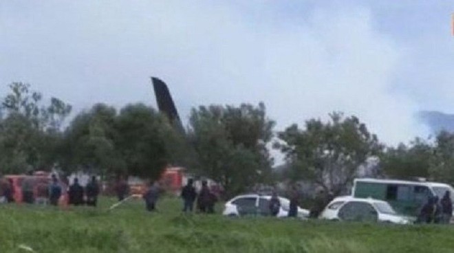 Video, ảnh: Hiện trường rơi máy bay quân sự Algeria làm 200 người chết - Ảnh 1.