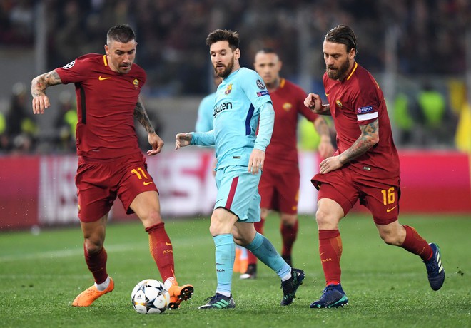 Ánh mắt bất lực, đáng thương của Messi khi Barca chia tay Champions League - Ảnh 6.