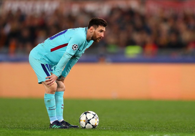 Ánh mắt bất lực, đáng thương của Messi khi Barca chia tay Champions League - Ảnh 5.