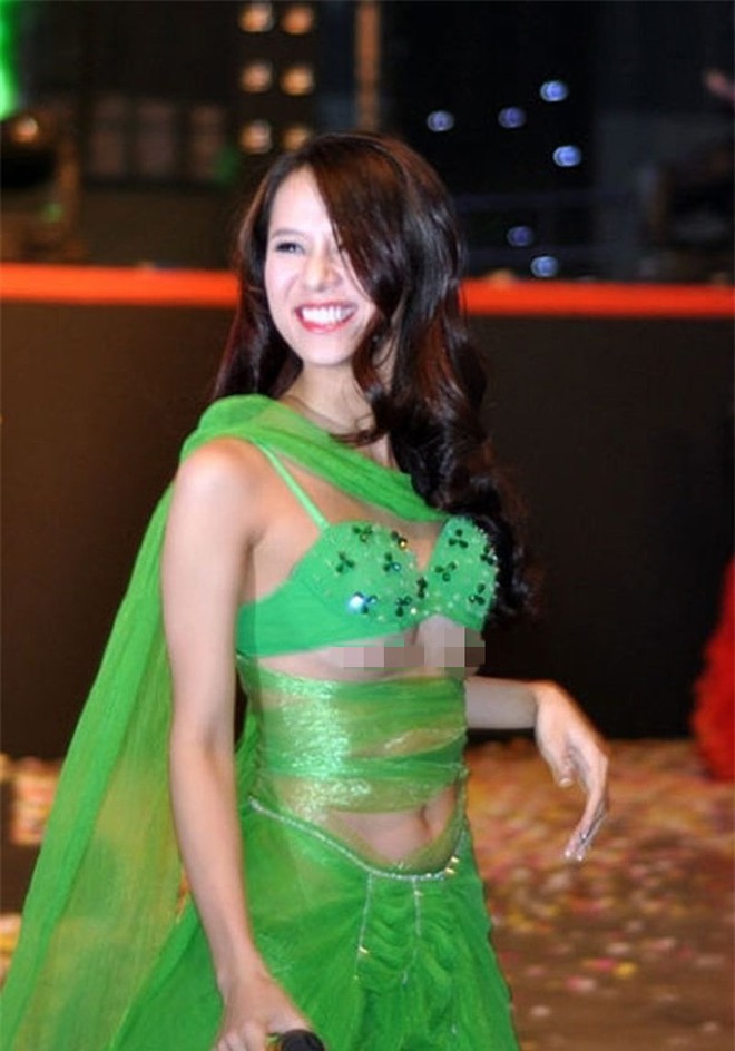 Đ&acirc;u chỉ H&agrave; Hồ, d&agrave;n mỹ nh&acirc;n Việt n&agrave;y cũng từng ngượng ch&iacute;n v&igrave; sự cố lộ h&agrave;ng - Ảnh 8.