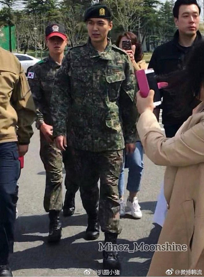 Tài tử Lee Min Ho béo phù cả mặt, ngày càng xuống sắc khi để nhan sắc mộc 100% trong quân ngũ - Ảnh 1.