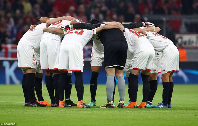 Thẻ đỏ ph&uacute;t b&ugrave; giờ, Bayern Munich v&agrave;o b&aacute;n kết Champions League lần thứ 6 sau 7 m&ugrave;a giải - Ảnh 2.