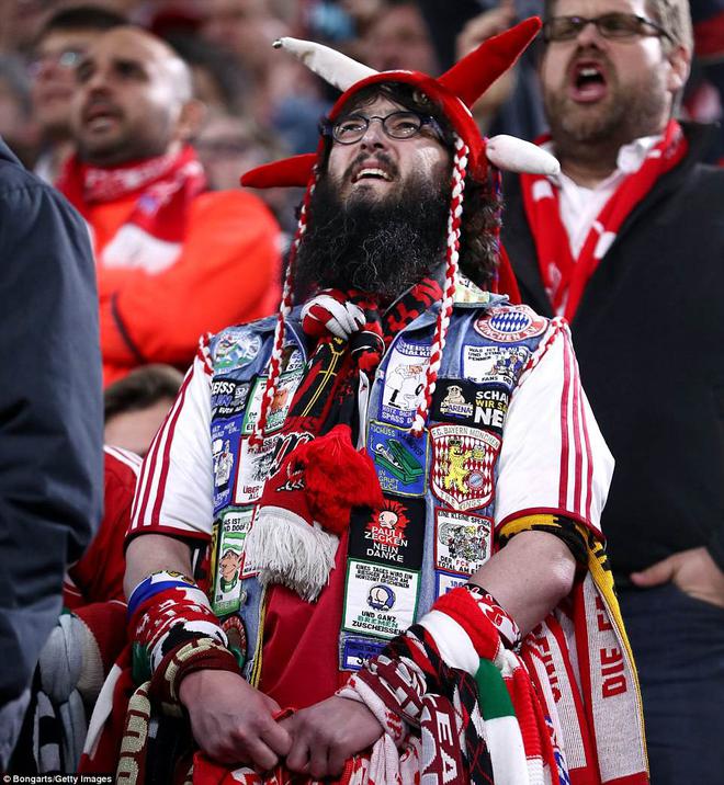 Thẻ đỏ ph&uacute;t b&ugrave; giờ, Bayern Munich v&agrave;o b&aacute;n kết Champions League lần thứ 6 sau 7 m&ugrave;a giải - Ảnh 3.