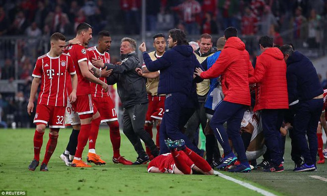 Thẻ đỏ ph&uacute;t b&ugrave; giờ, Bayern Munich v&agrave;o b&aacute;n kết Champions League lần thứ 6 sau 7 m&ugrave;a giải - Ảnh 8.