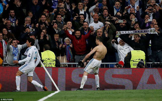 Ronaldo cởi áo khoe cơ bắp cuồn cuộn, khi hoá siêu anh hùng ở Champions League - Ảnh 5.