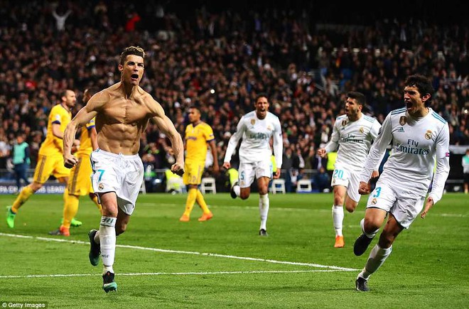Ronaldo cởi áo khoe cơ bắp cuồn cuộn, khi hoá siêu anh hùng ở Champions League - Ảnh 2.