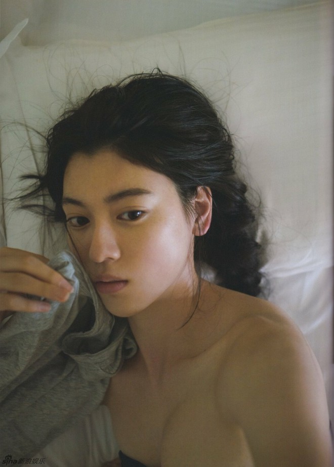 Nữ idol Nhật sinh năm 1996 khiến xứ Hàn phát cuồng: Đẹp như nàng thơ, nhưng lại gây sốc vì hay cởi - Ảnh 6.