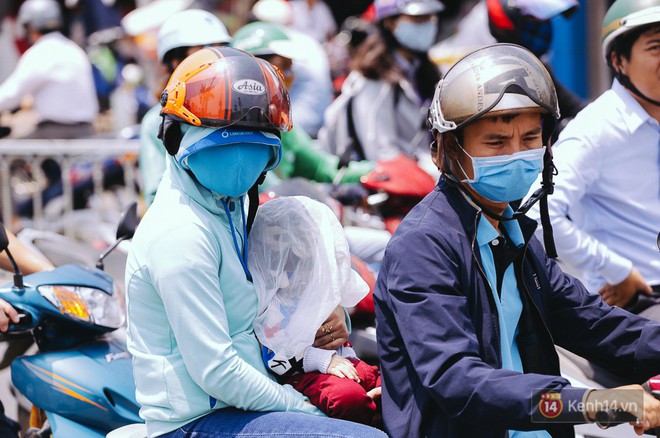 Chùm ảnh: Sài Gòn bước vào đợt nắng nóng đổ lửa, những ninja xuống phố - Ảnh 9.