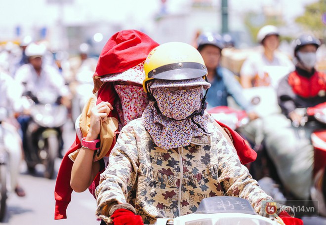 Chùm ảnh: Sài Gòn bước vào đợt nắng nóng đổ lửa, những ninja xuống phố - Ảnh 5.