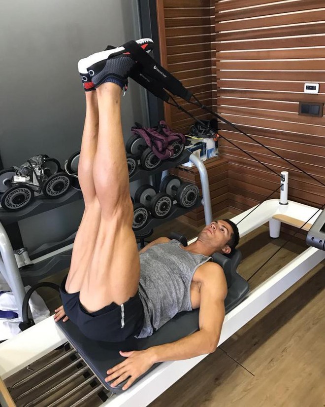 Ronaldo: Hành trình lột xác từ bộ xương di động đến body cực phẩm - Ảnh 11.