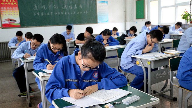 Trung Quốc: Áp lực kỳ vọng từ phía cha mẹ còn cao hơn cả áp lực thi cử - Ảnh 2.