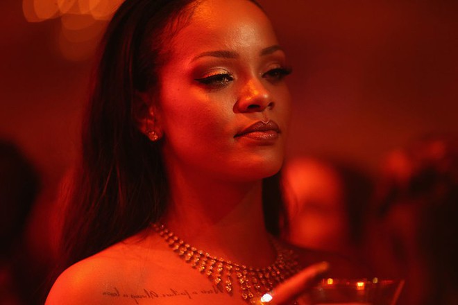 Rihanna làm hacker ngầu lòi trong hội đạo chích toàn mỹ nhân Oceans 8 - Ảnh 11.