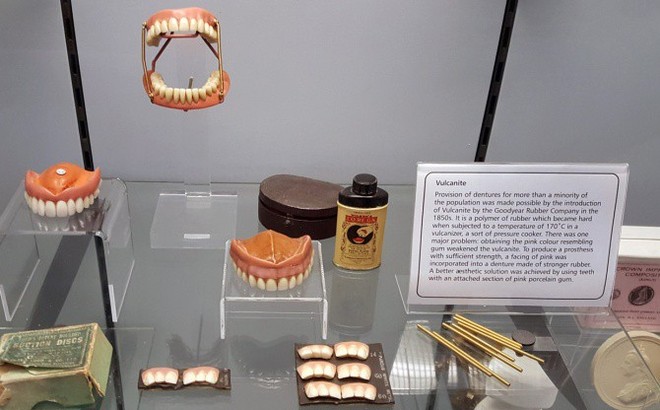 Nhổ răng bằng kìm, răng giả làm từ cao su... và sự thật bảo tàng nha khoa rùng rợn nhất nước Anh có gì? - Ảnh 10.