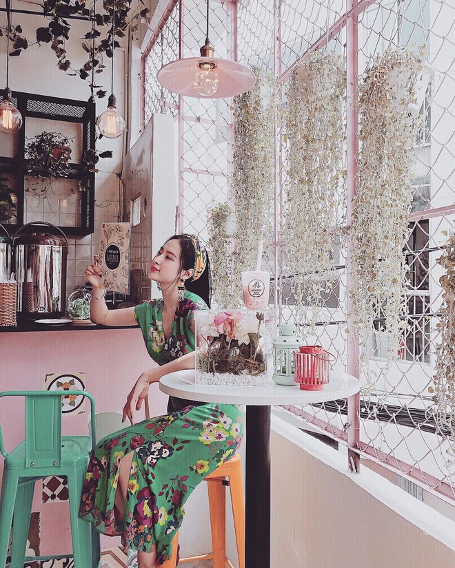 Bớt khoe th&acirc;n v&agrave; mặc v&aacute;y gọn g&agrave;ng lại thế n&agrave;y, Angela Phương Trinh c&oacute; phải l&agrave; xinh hơn nhiều kh&ocirc;ng? - Ảnh 5.