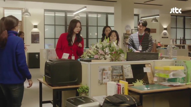 Chị Đẹp: Jung Hae In ph&aacute;t đi&ecirc;n, đập n&aacute;t chiếc laptop chứa ảnh n&oacute;ng của Son Ye Jin - Ảnh 3.