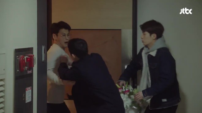 Chị Đẹp: Jung Hae In ph&aacute;t đi&ecirc;n, đập n&aacute;t chiếc laptop chứa ảnh n&oacute;ng của Son Ye Jin - Ảnh 8.